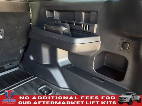 Used 2025 Toyota 4Runner SR5 AWD/4WD image 11