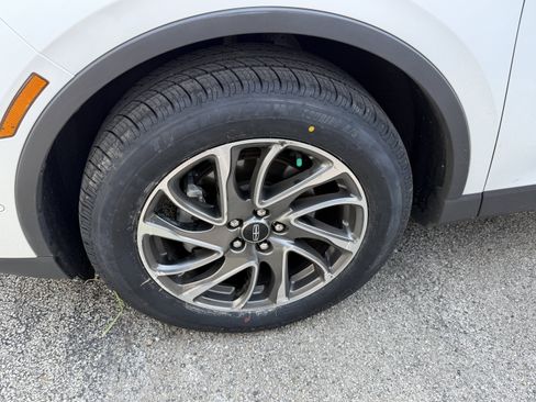Used 2021 Lincoln Corsair AWD image 6