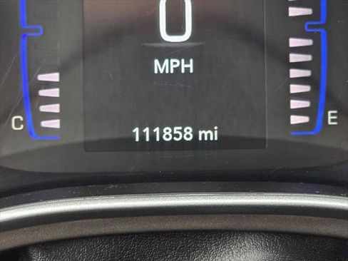 Used 2020 Chrysler Voyager Lxi FWD image 24