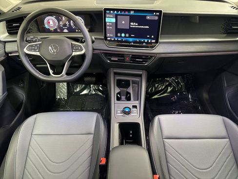 New 2026 Volkswagen Tiguan SE AWD/4WD image 12