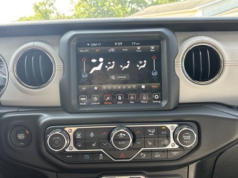 Used 2021 Jeep Wrangler Unlimited Sahara AWD/4WD image 22