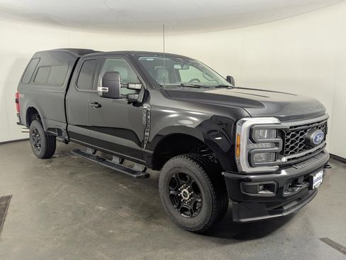 Used 2023 Ford F350 XLT image 2