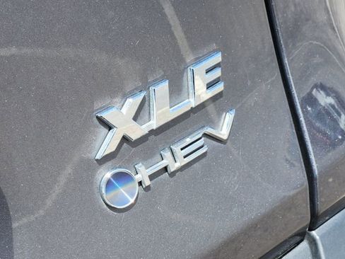 Used 2025 Toyota RAV4 XLE image 6