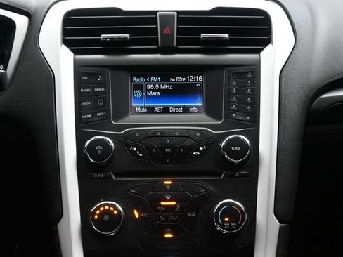 Used 2016 Ford Fusion SE w/ Equipment Group 201A FWD image 20