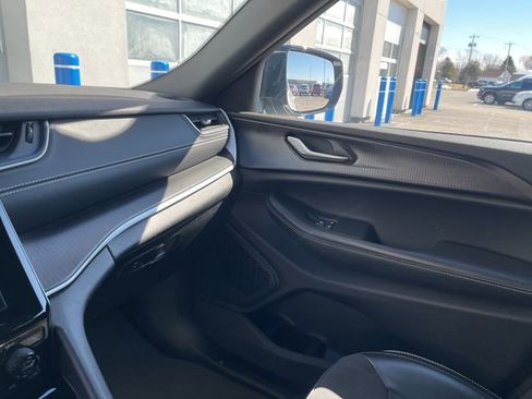 Used 2023 Jeep Grand Cherokee L Laredo image 20