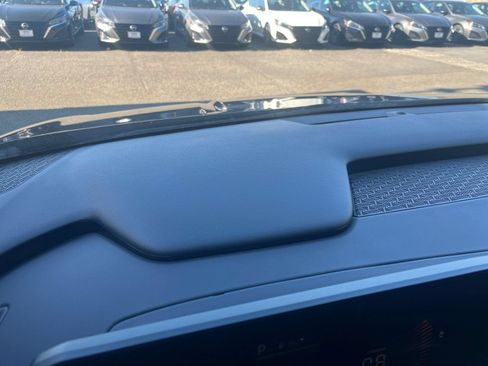 Used 2026 Kia Carnival FWD image 37