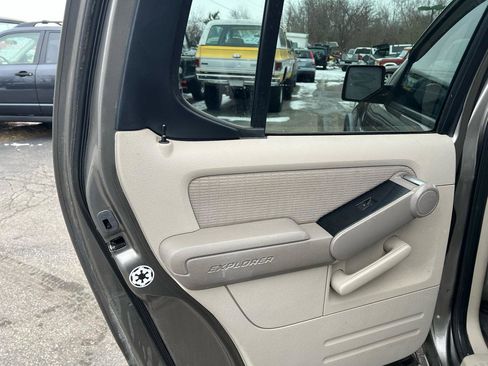 Used 2007 Ford Explorer Sport Trac XLT AWD/4WD image 13