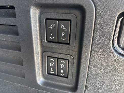 New 2026 Chevrolet Traverse High Country w/ LPO, Floor Liner Package FWD image 21