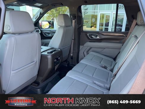 Used 2022 Chevrolet Tahoe Z71 w/ Z71 Off-Road Package AWD/4WD image 17