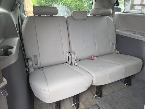 Used 2015 Toyota Sienna XLE FWD image 27