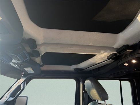 Used 2024 Jeep Gladiator Mojave image 11