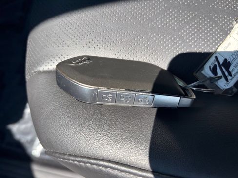 Used 2026 Kia Carnival FWD image 22