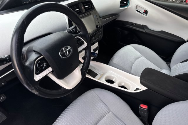 Used 2018 Toyota Prius Three FWD image 10