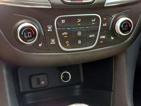 Used 2018 Chevrolet Equinox LT FWD image 28