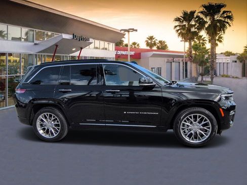Certified 2025 Jeep Grand Cherokee Summit AWD/4WD image 2