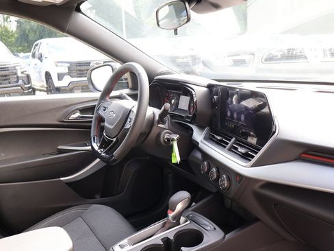 New 2026 Chevrolet Trax RS w/ Sunroof Package FWD image 32