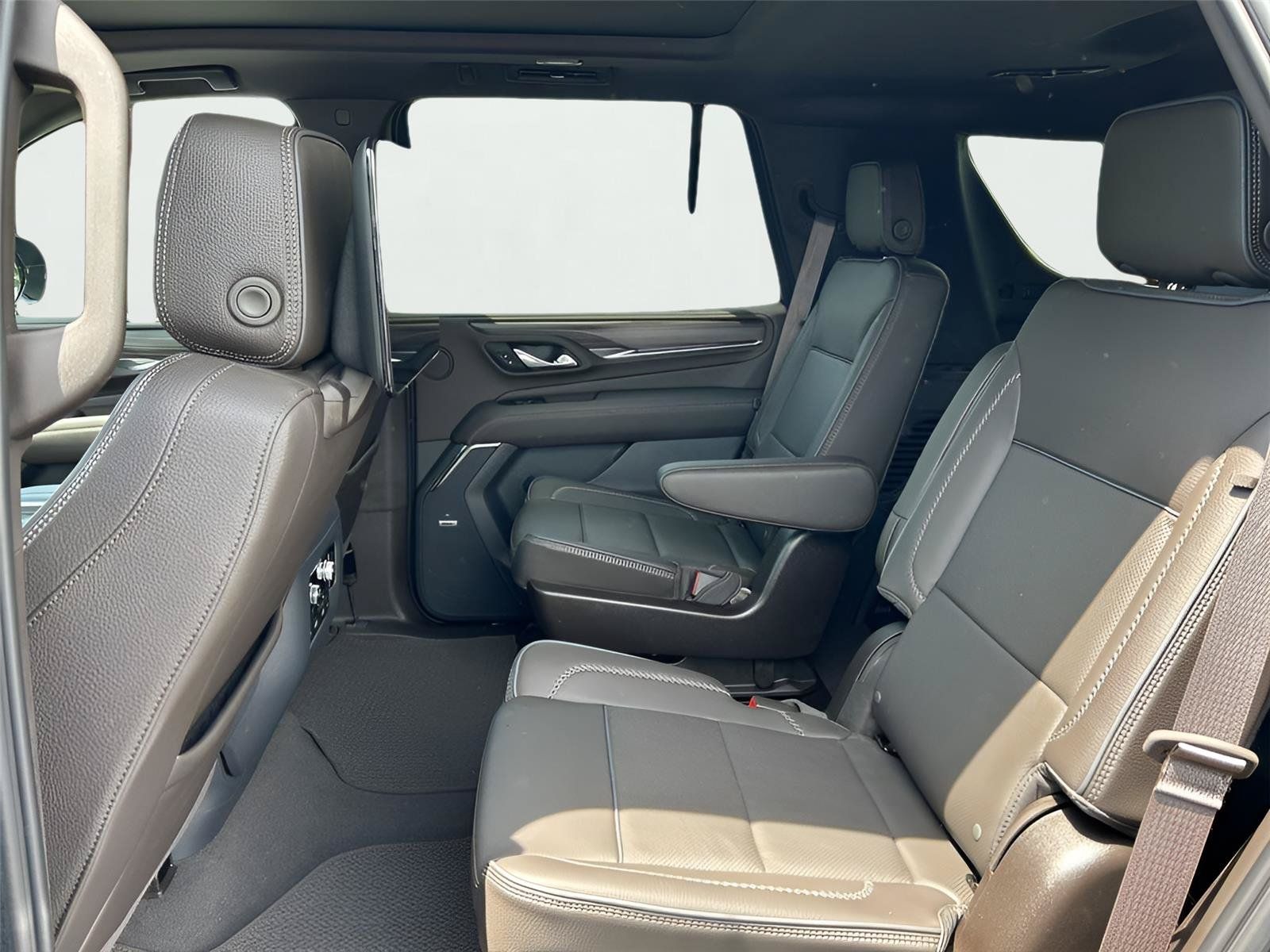Certified 2024 GMC Yukon Denali w/ Denali Reserve Package AWD/4WD image 14