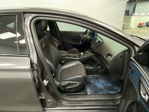 Used 2016 Chrysler 200 S w/ Comfort Group image 22