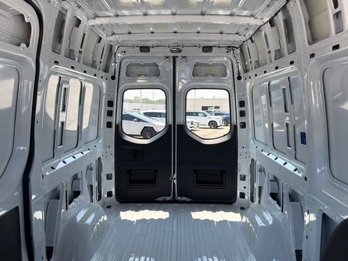 Used 2026 Mercedes-Benz Sprinter 2500 image 32