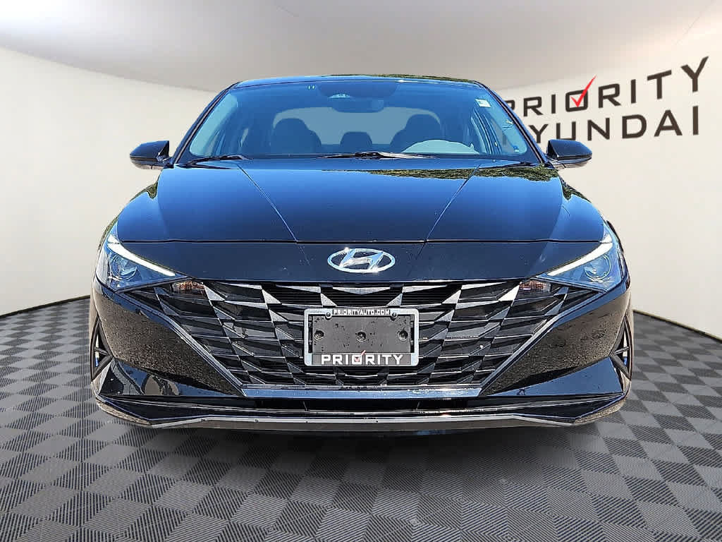 Used 2023 Hyundai Elantra SEL w/ Cargo Package FWD image 2