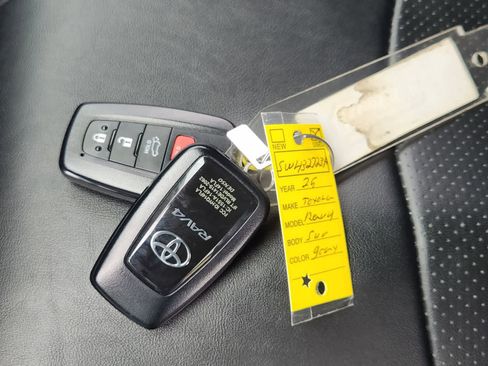 Used 2025 Toyota RAV4 XLE w/ Convenience Package FWD image 36