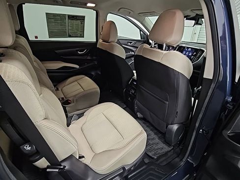 Used 2024 Subaru Ascent Premium w/ Convenience Package image 35