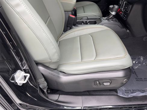 Used 2025 Jeep Gladiator Mojave w/ Safety Group image 44