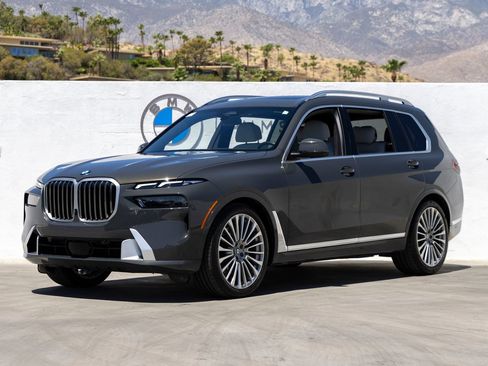 Used 2024 BMW X7 xDrive40i w/ Parking Assistance Package AWD/4WD image 1
