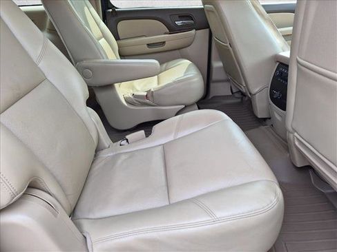 Used 2011 Chevrolet Suburban LTZ RWD image 22