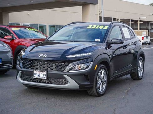 Certified 2023 Hyundai Kona SEL w/ Convenience Package image 3