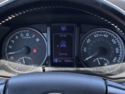 Used 2019 Toyota Tacoma TRD Off-Road AWD/4WD image 31