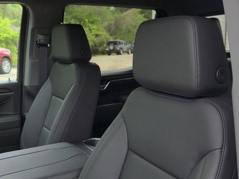 New 2026 GMC Sierra 1500 SLT image 17