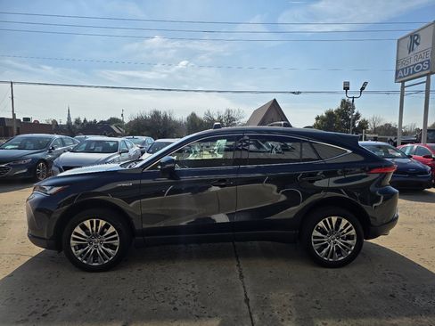 Used 2021 Toyota Venza Limited image 4