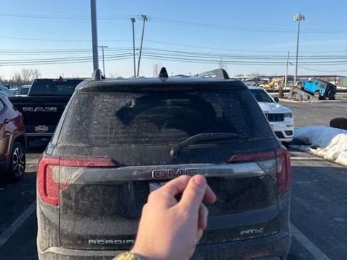 Used 2022 GMC Acadia AT4 w/ Technology Package image 5