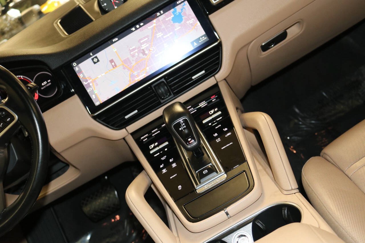 Used 2020 Porsche Cayenne Turbo AWD/4WD image 23