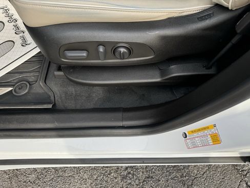 Used 2022 Chevrolet Traverse Premier image 17