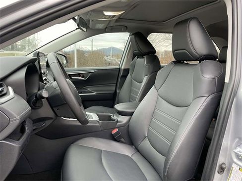 Used 2023 Toyota RAV4 XLE Premium image 20