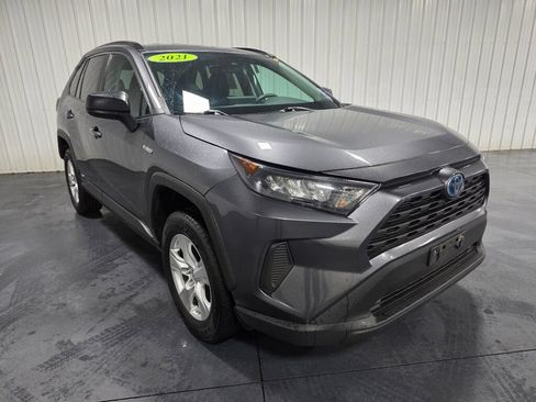 Used 2021 Toyota RAV4 LE AWD/4WD image 2