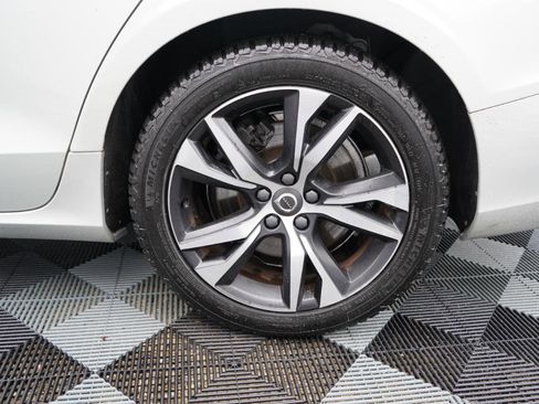 Used 2019 Volvo S60 T6 R-Design image 14