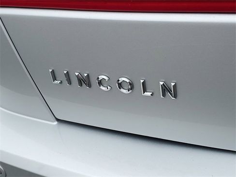 Used 2012 Lincoln MKZ image 9