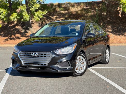 Used 2020 Hyundai Accent SE image 1
