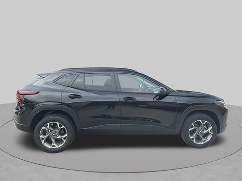 Used 2024 Chevrolet Trax LT FWD image 7