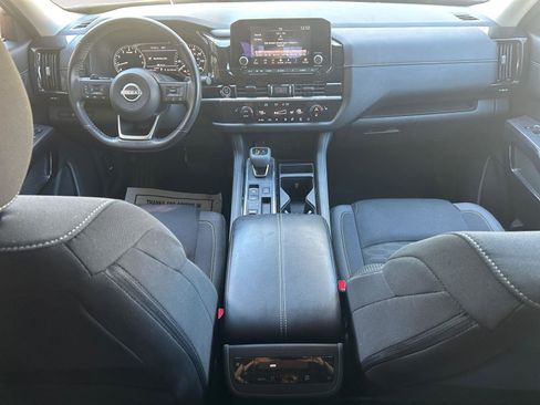 Certified 2024 Nissan Pathfinder SV image 10