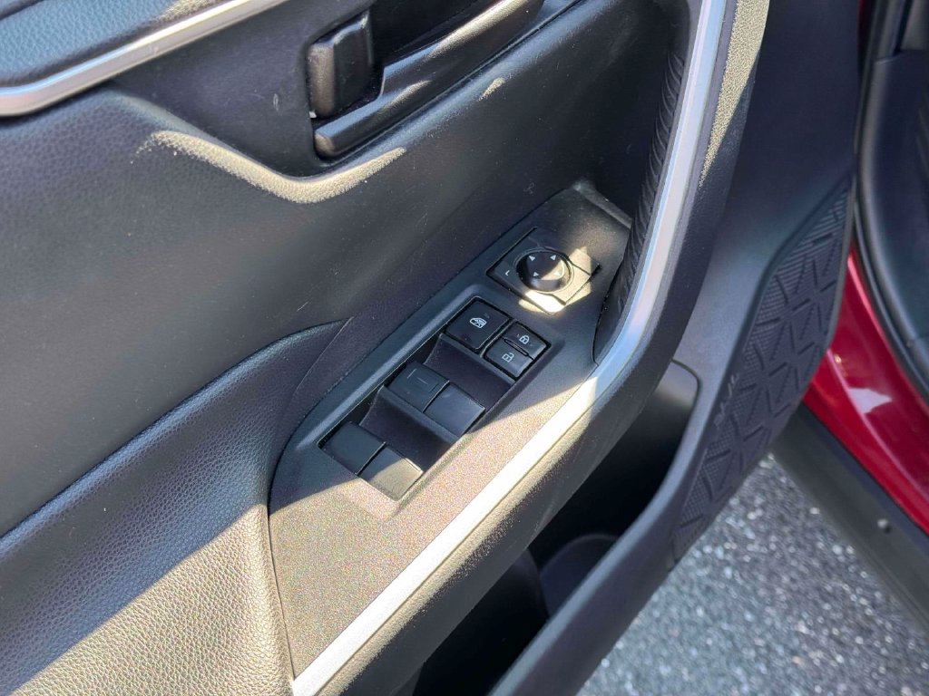 Used 2019 Toyota RAV4 LE w/ All Weather Liner Package AWD/4WD image 19