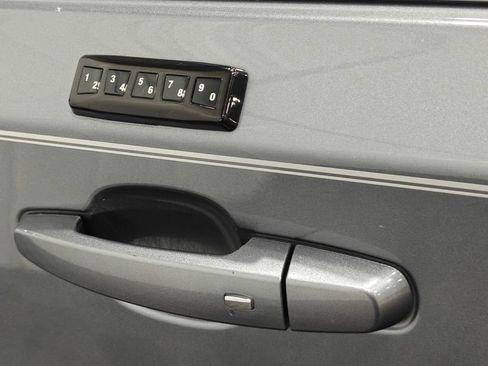 Used 2018 Chevrolet Traverse LT FWD image 13