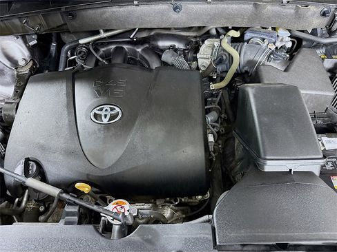 Used 2018 Toyota Highlander XLE image 33