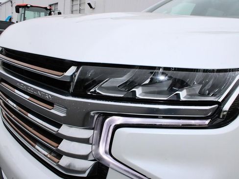 Used 2023 Chevrolet Suburban High Country image 10