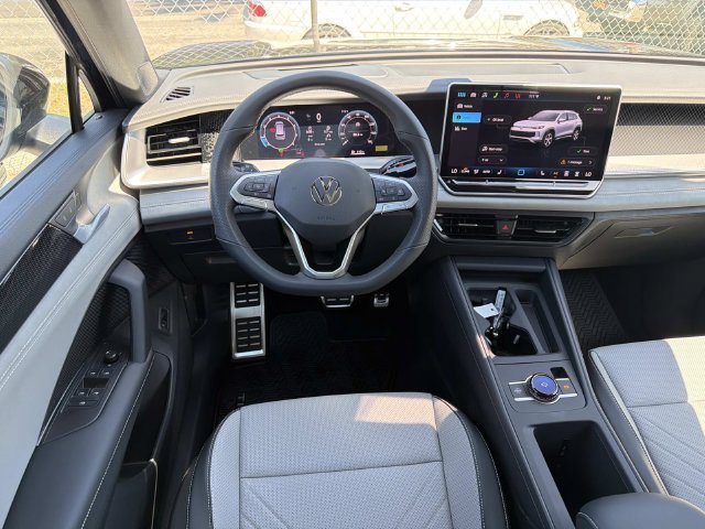 New 2026 Volkswagen Tiguan SE R-Line FWD image 8