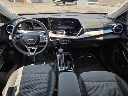 Used 2025 Chevrolet Trax LT w/ Driver Confidence Package image 19