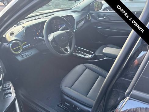 Used 2025 Chevrolet Trax ACTIV FWD image 12